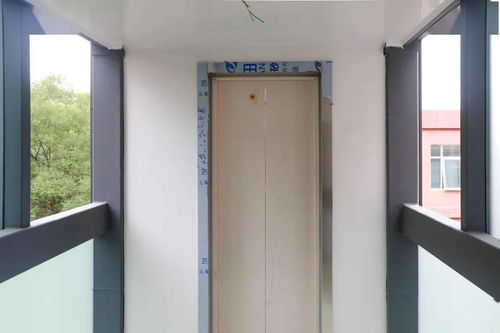 石景山某小區(qū)老樓電梯增設(shè)工程進入收尾階段，居民“一鍵直達”生活指日可待